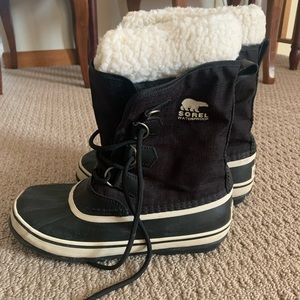 NEVER WORN AUTHENTIC SOREL WINTER BOOTS!